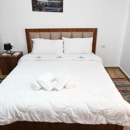 בראט Guest House Luli מראה חיצוני תמונה