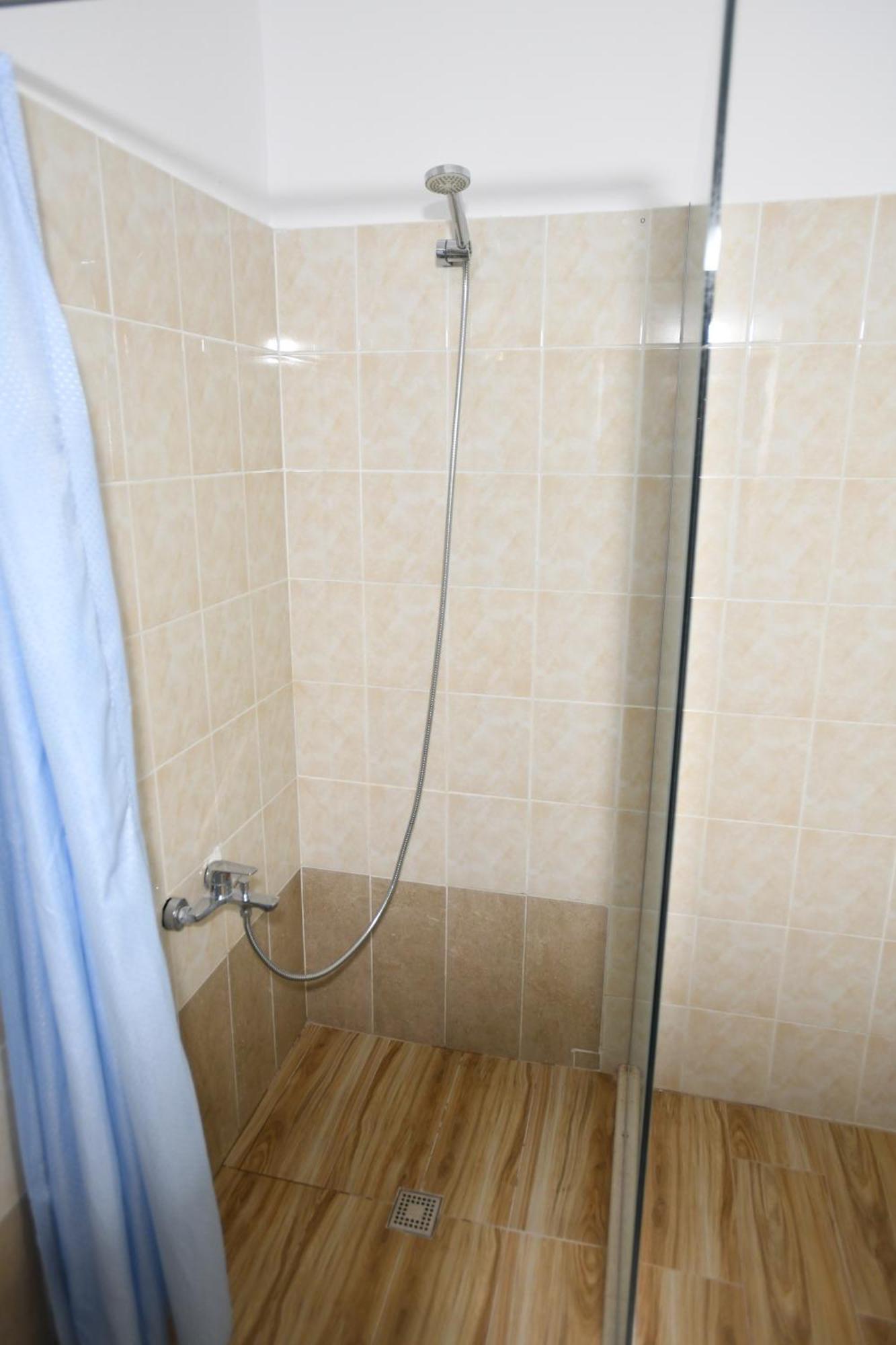 בראט Guest House Luli מראה חיצוני תמונה
