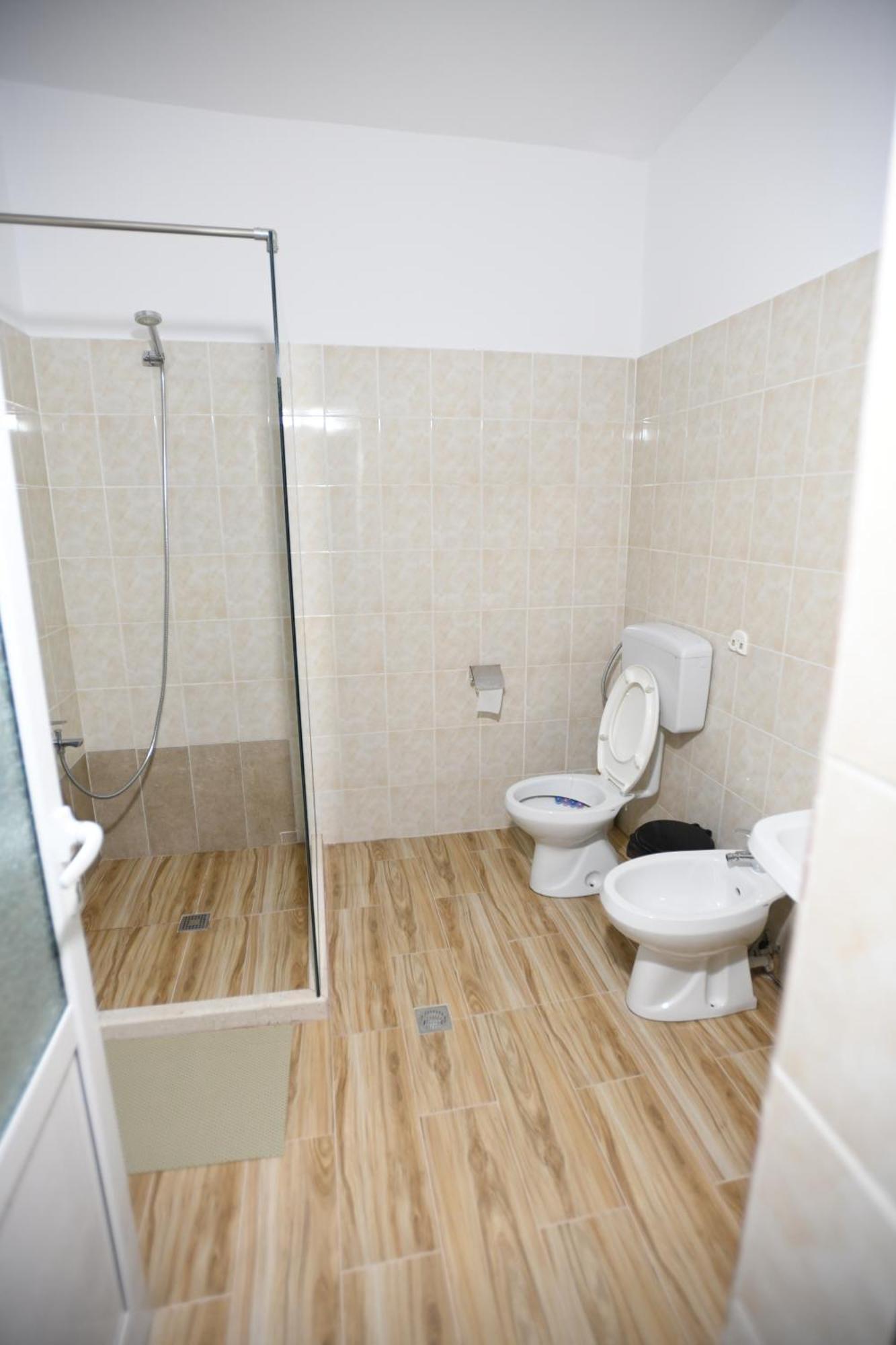 בראט Guest House Luli מראה חיצוני תמונה