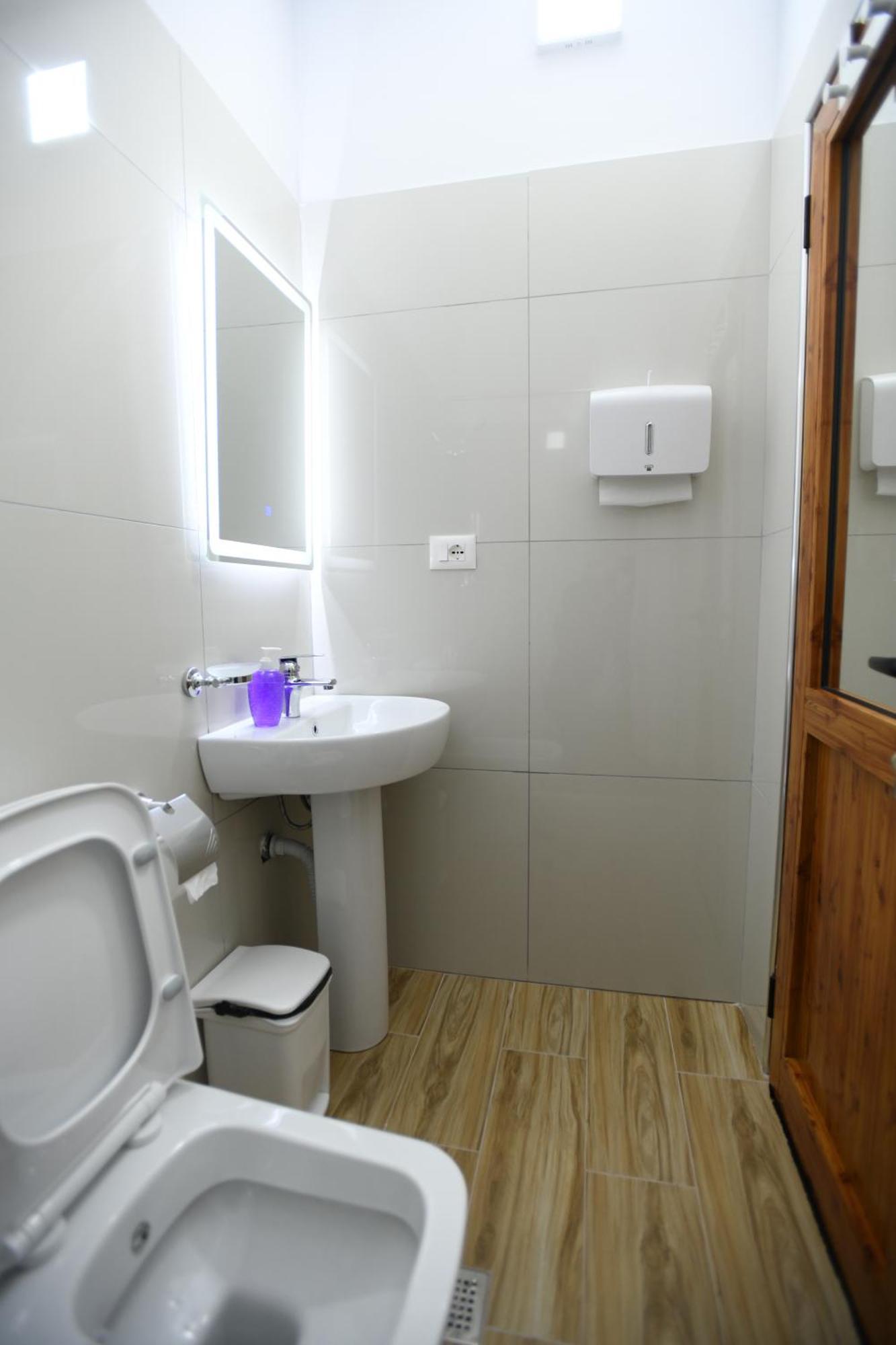 בראט Guest House Luli מראה חיצוני תמונה