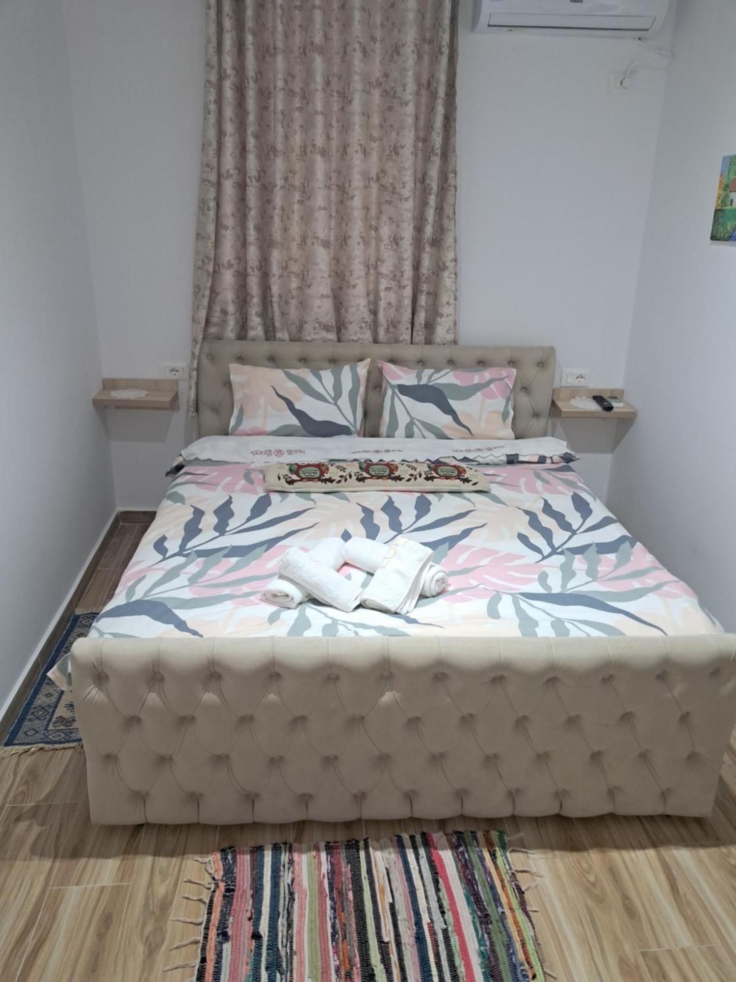 בראט Guest House Luli מראה חיצוני תמונה